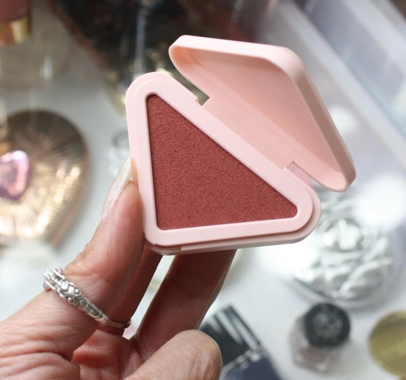 Customer photo for "Blush that easy to blend"