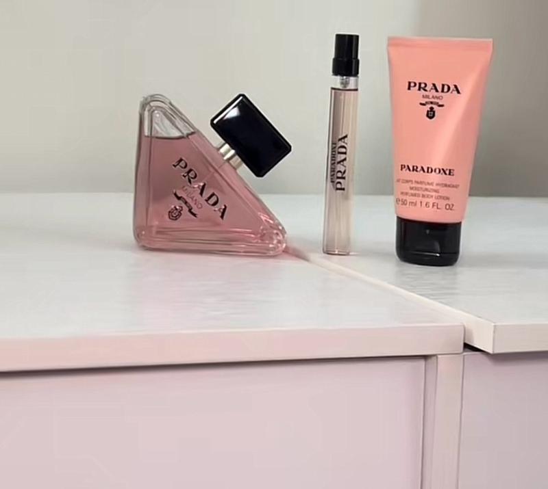 【mimori様】PRADA PARADOXE 香水とボディミストセット mimori様】PRADA PARADOXE 香水とボディミストセット