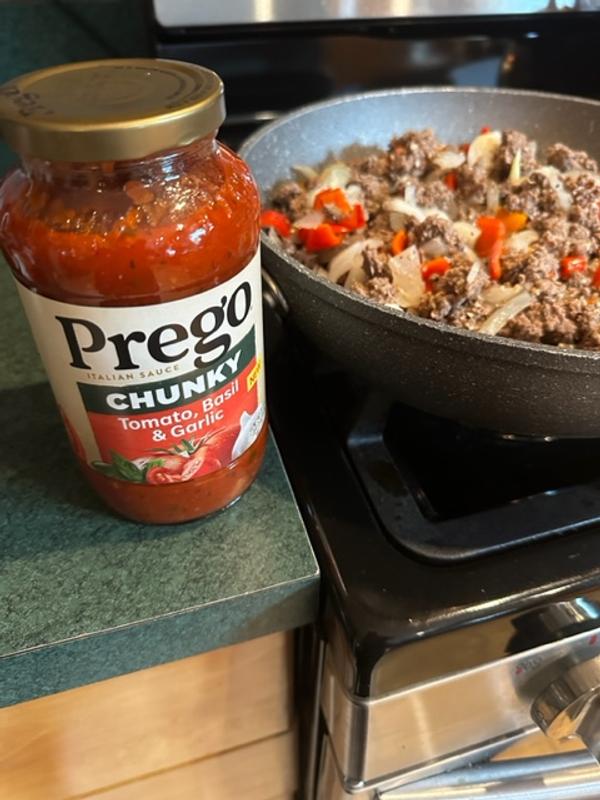 Prego Chunky Tomato, Basil and Garlic Pasta Sauce, 23.75 oz Jar