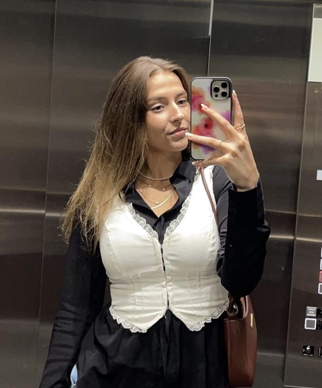 Customer photo for "THIS TOP IS SO CUTE."