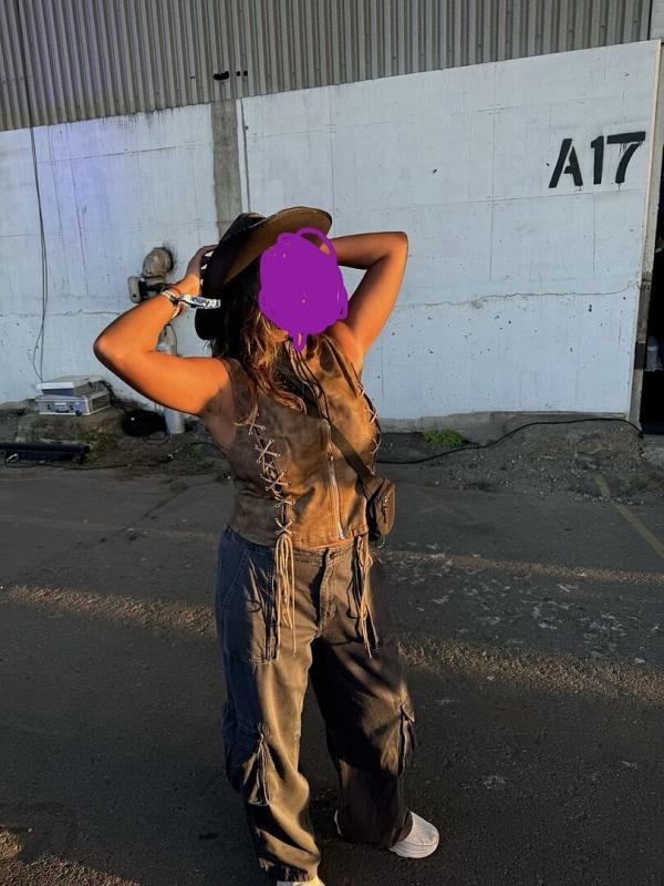 Customer photo for "Pros: very cute, comfy, fit"