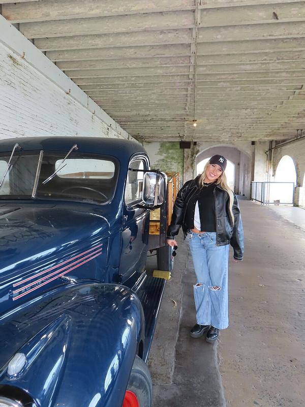 Review Thumbnail Image 1 382638252