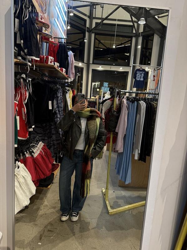 Review Thumbnail Image 1 351007407