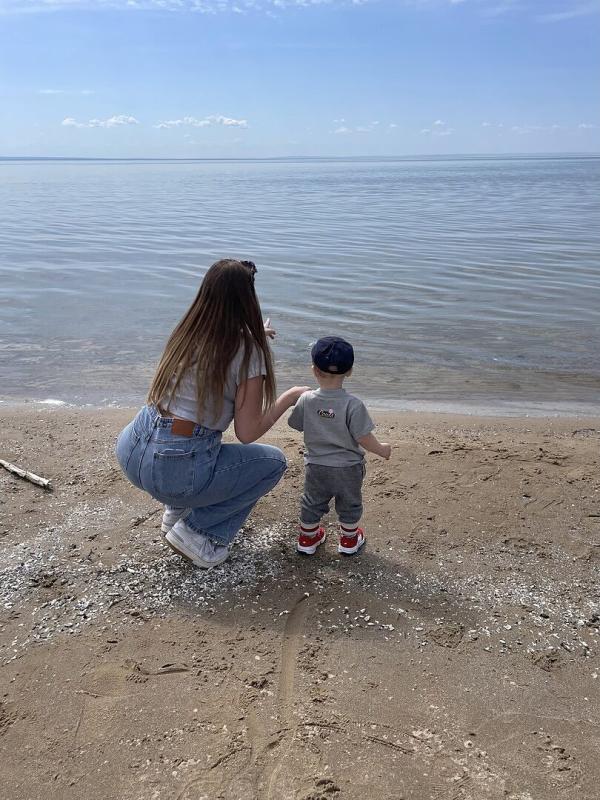 Customer photo for "Literally the best jeans I"