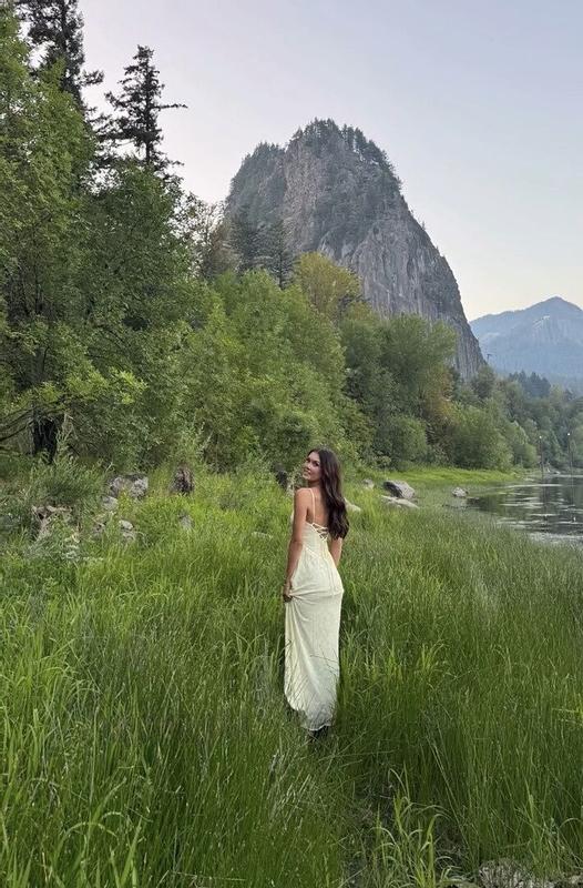Customer photo for "amazing for senior pictures"