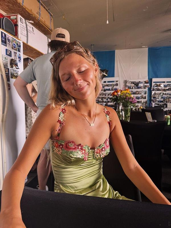 Review Thumbnail Image 1 350956484