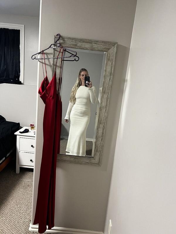 Customer photo for "Beautiful dress, the open back"