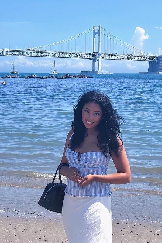 Review Thumbnail Image 0 356018318