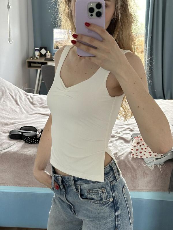 Customer photo for "Comfortable and versatile top. Material"