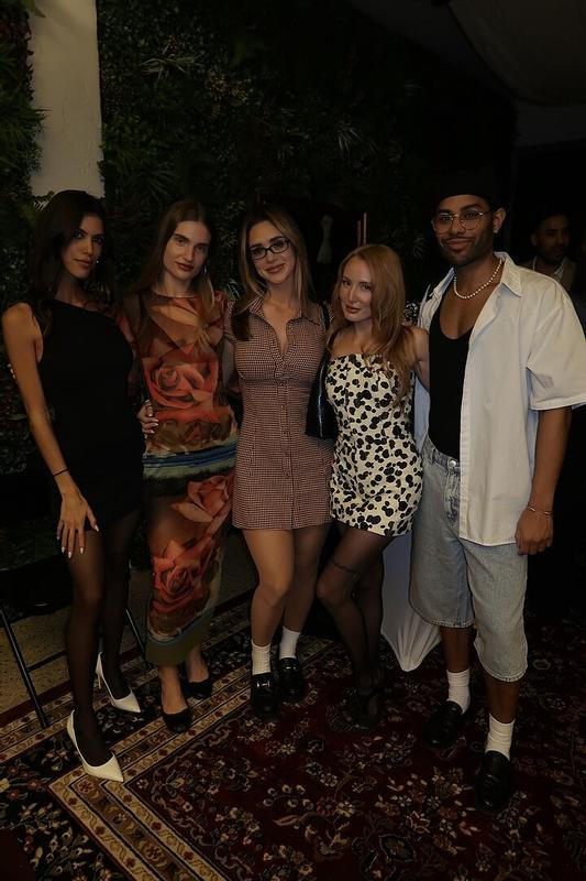 Review Thumbnail Image 0 372602706