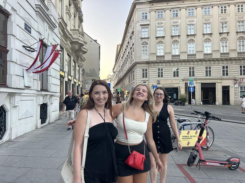 Review Thumbnail Image 1 356135518