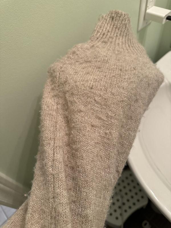 Customer photo for "the material pulls so bad"