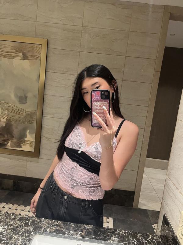 Customer photo for "love this top! wore this"
