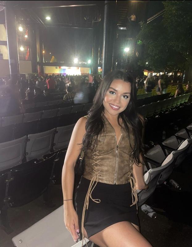 Customer photo for "Decided to step out if"