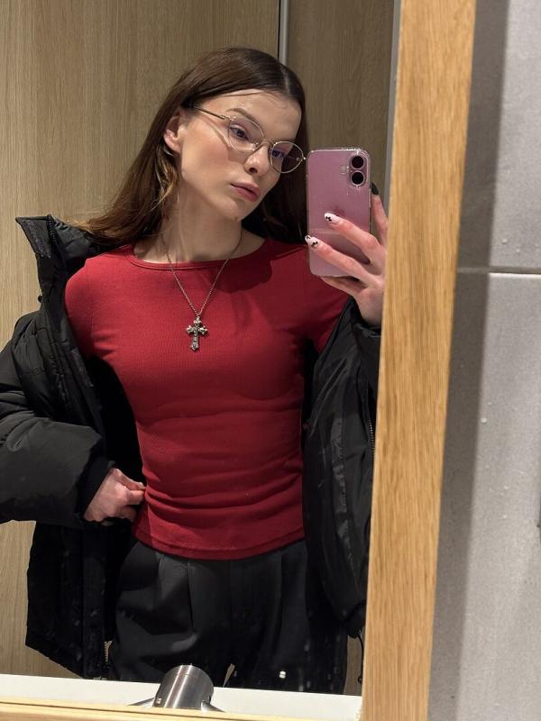 Customer photo for "perfect spring top, amazing material"