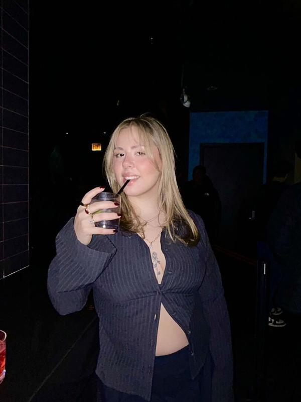 Customer photo for "This button down fits perfectly!!"