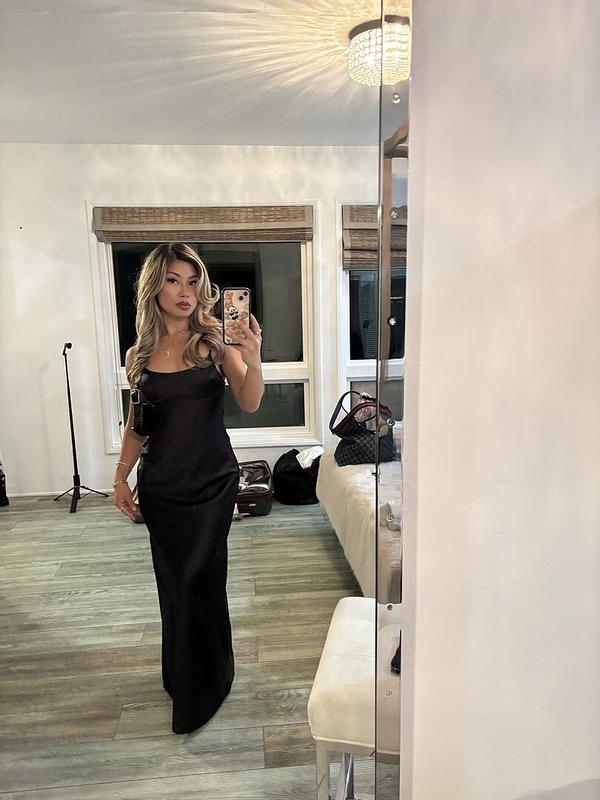 Customer photo for "This dress is silky smooth"