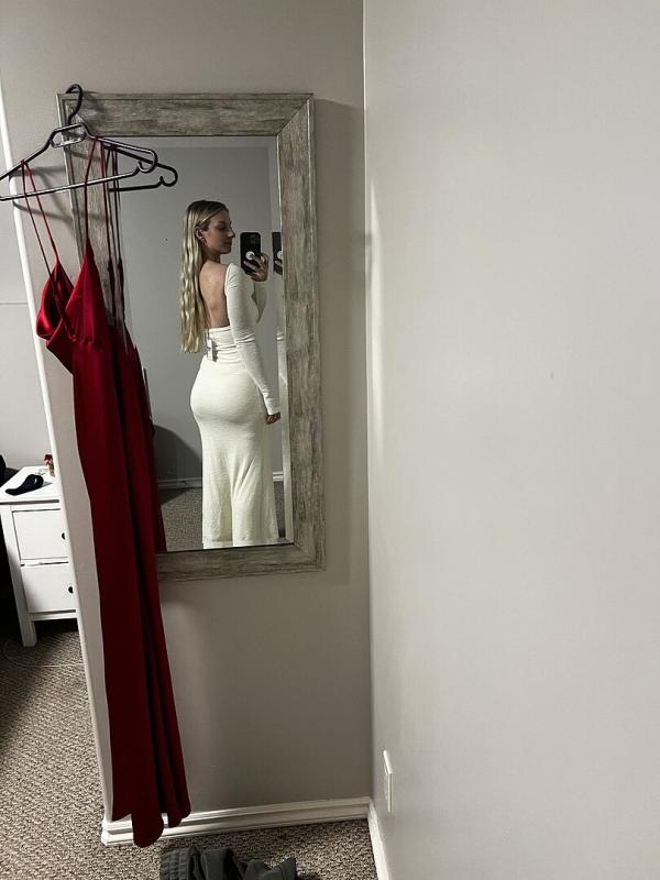 Customer photo for "Beautiful dress, the open back"