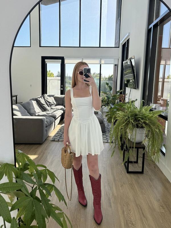 Customer photo for "This dress is so cute!"