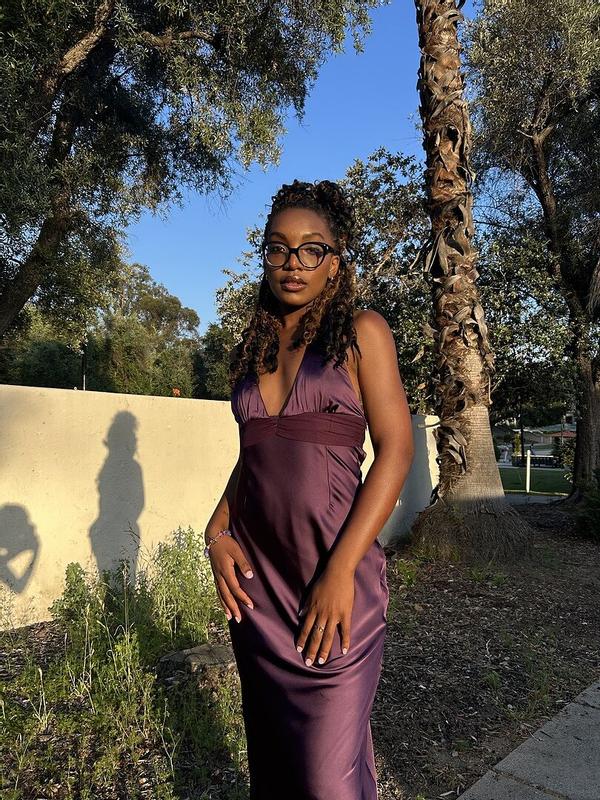 Review Thumbnail Image 0 385390596