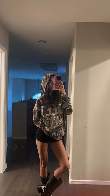 Review Thumbnail Image 0 356989938