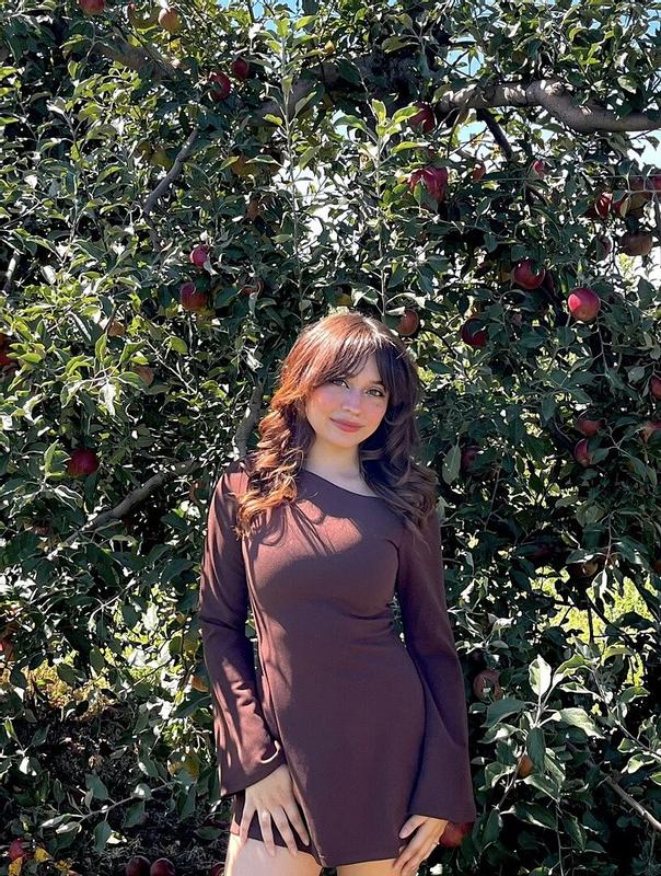 Customer photo for "This dress is so flattering"