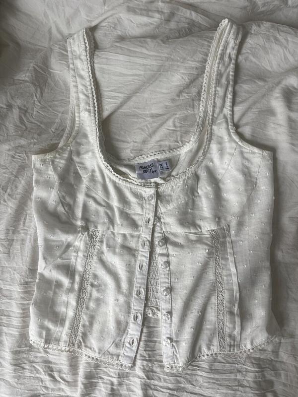 Customer photo for "This top is perfectly fitted"