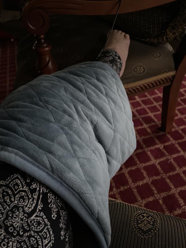 Conforms to my knee and reps heat where it needs to be!