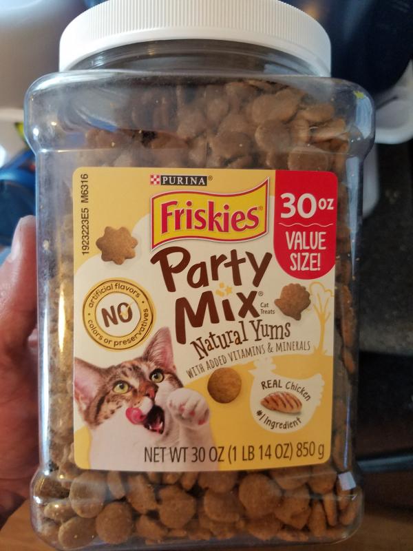 Friskies Natural Yums Chicken Cat Treats with Vitamins Minerals