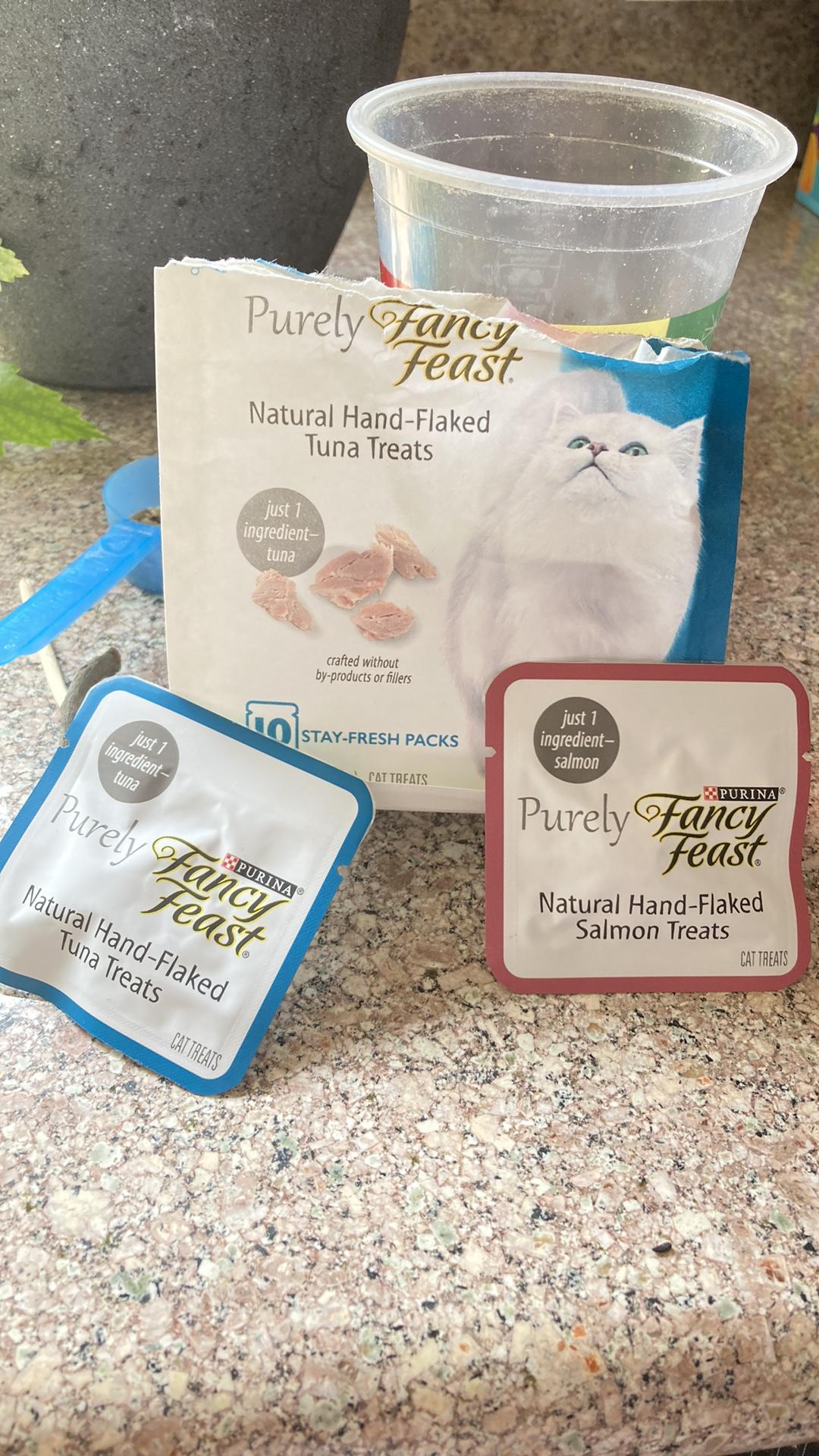 Fancy Feast Purely Natural Hand Flaked Tuna Cat Treats 1.06 oz. 10 Pack Petco