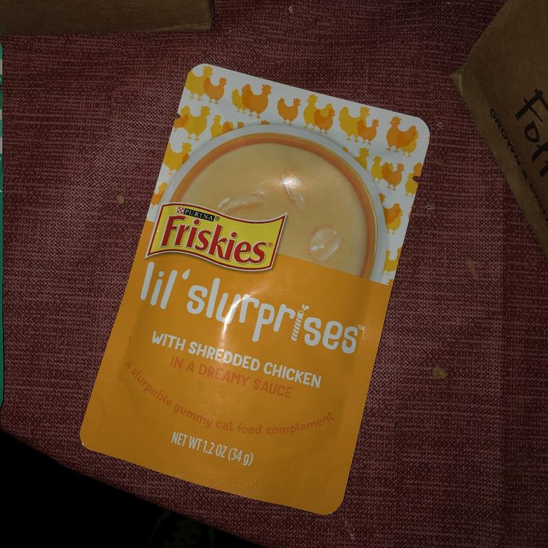 Friskies Lil Slurprises Chicken in a Dreamy Sauce Cat Food 1.2