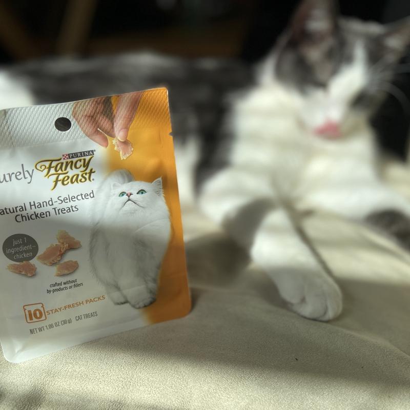 Fancy feast chicken outlet treats