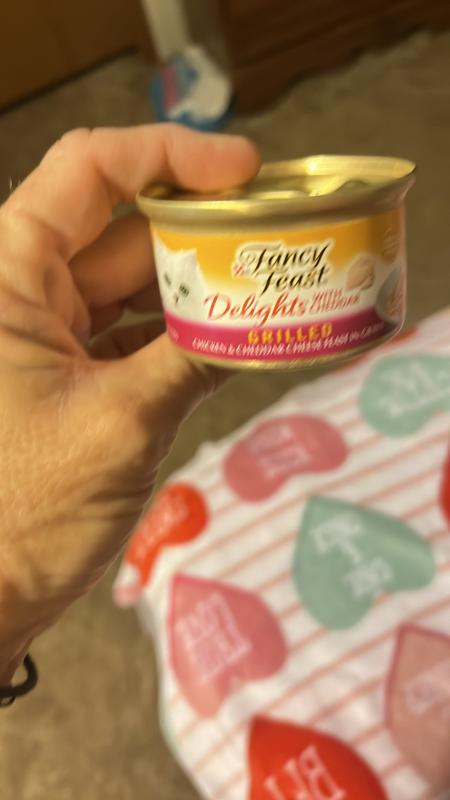 Fancy Feast Grilled Wet Cat Food Variety Pack - 24 Cans Chicken, Tuna & Salmon In Gravy