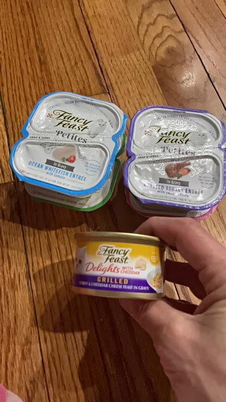 Fancy Feast Gravy Delights Grilled Turkey & Cheddar Cheese Wet Cat Food ...