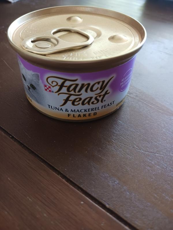 Fancy feast store tuna and mackerel