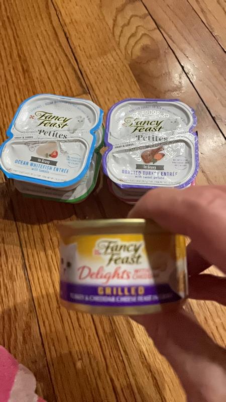 Fancy Feast Gravy Delights Grilled Turkey & Cheddar Cheese Wet Cat Food ...