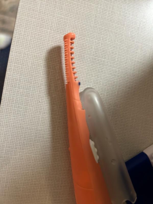 Customer photo for "Nice little eye lash curler"