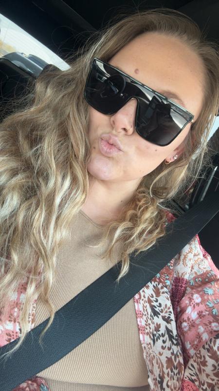 Customer photo for "My new fav glasses!😎"