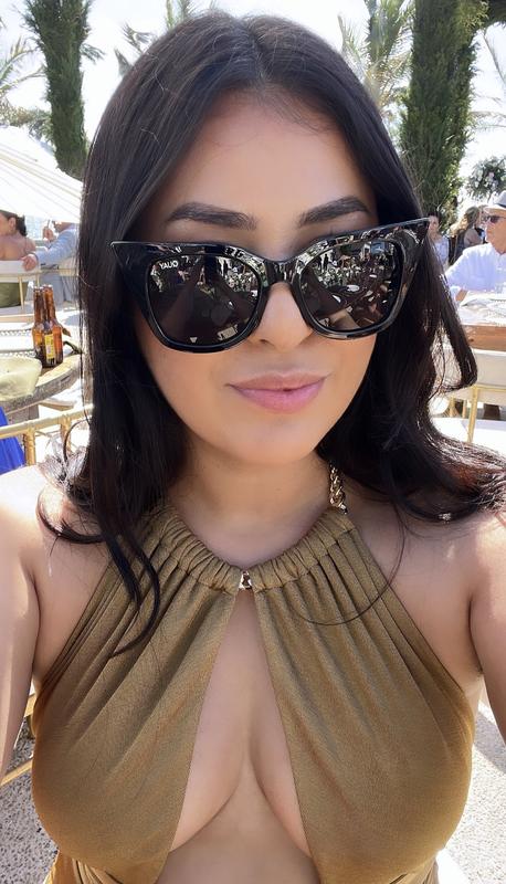 Customer photo for "Very flattering"