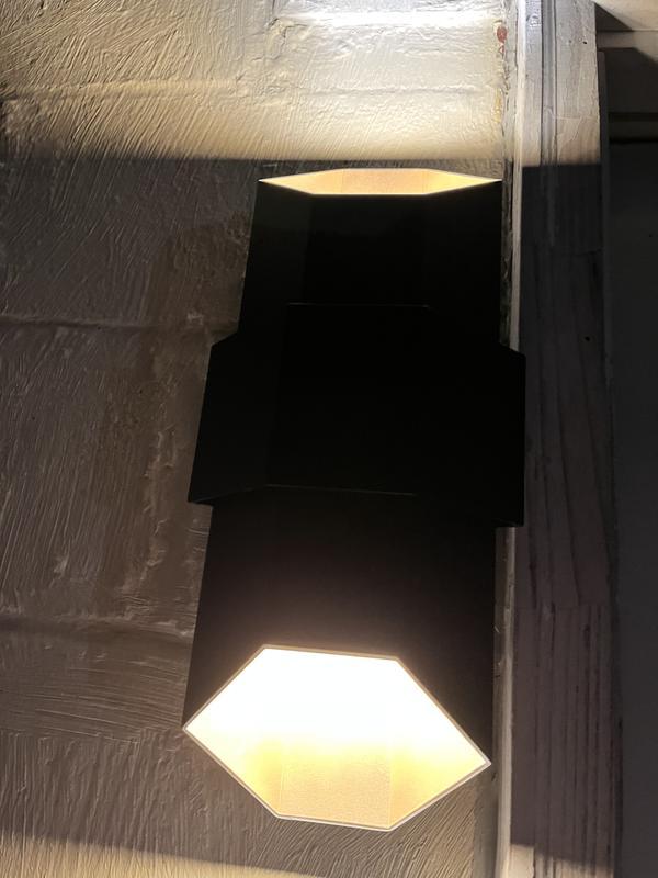 Quoizel Chasm 15.25-in H Matte Black Integrated LED Outdoor Wall Light ...