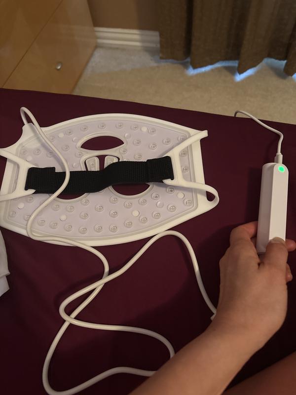CurrentBody Skin LED Light Therapy Mask & 10 Hydrogel Masks CurrentBody Skin LED Light Therapy Mask & 10 Hydrogel Masks