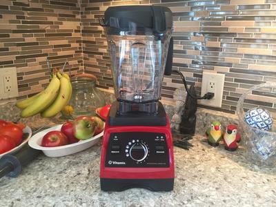 Vitamix Pro Series 750 64-oz Blender with 32-oz Dry Vitamix Pro Series 750 64-oz Blender with 32-oz Dry