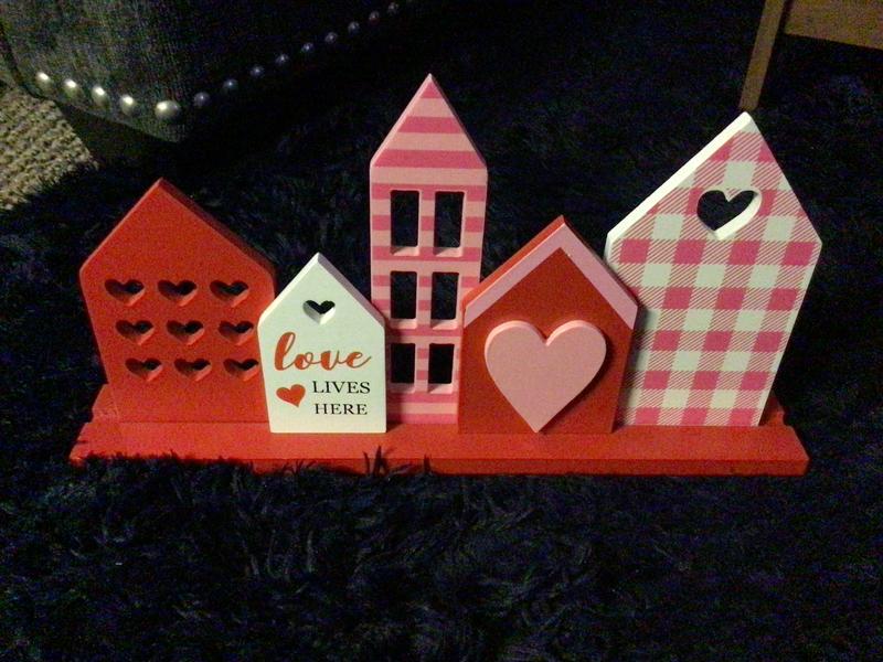 Glitzhome 35.75 H Valentine's Wooden Heart Love House Porch Decor - Multi