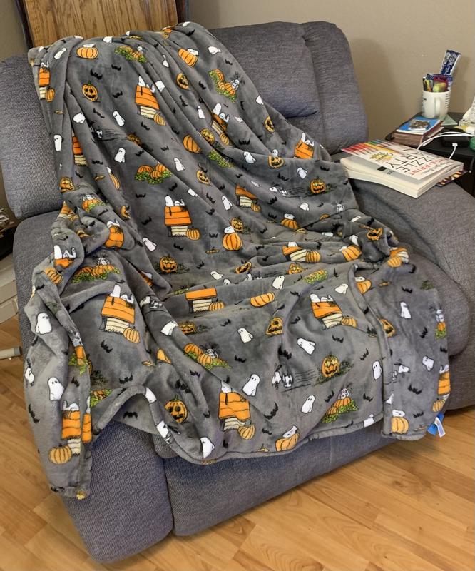 Berkshire Peanuts Harvest Plush 55x70 Throw