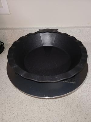 Cook's Essentials Cast-Iron Elite 10 Pie Pan with Lifter