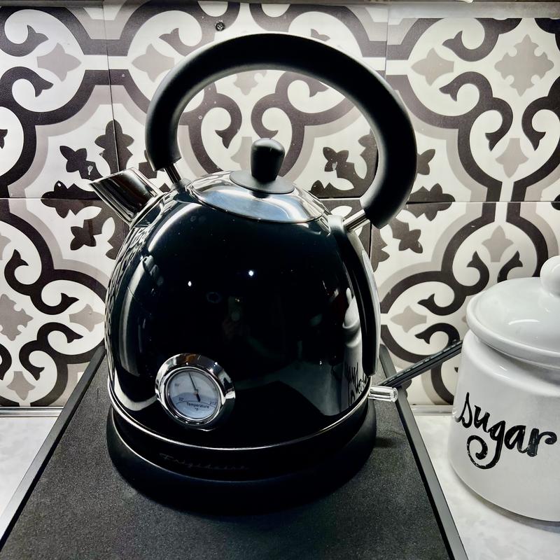 Frigidaire Retro Electric Kettle with Thermometer