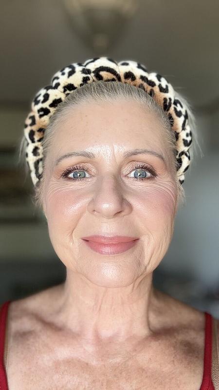 Customer photo for "Stunning Highlighter Palette"