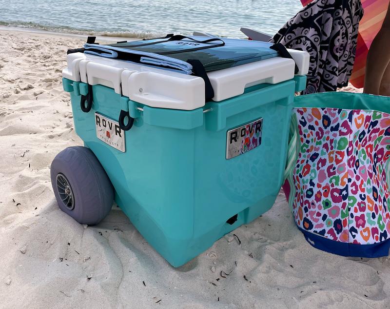 Beach cooler store with sand wheels