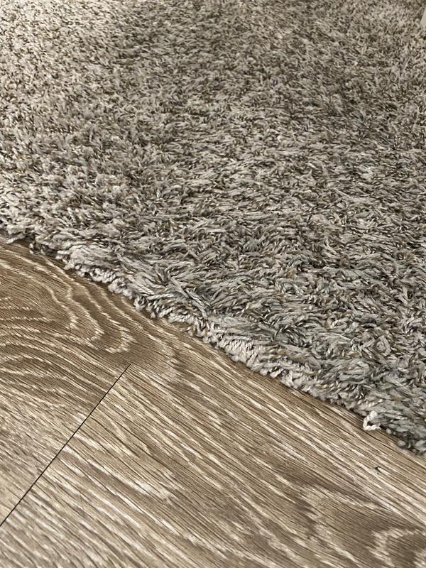 1: robot. 2-4: wires. 5: carpet.