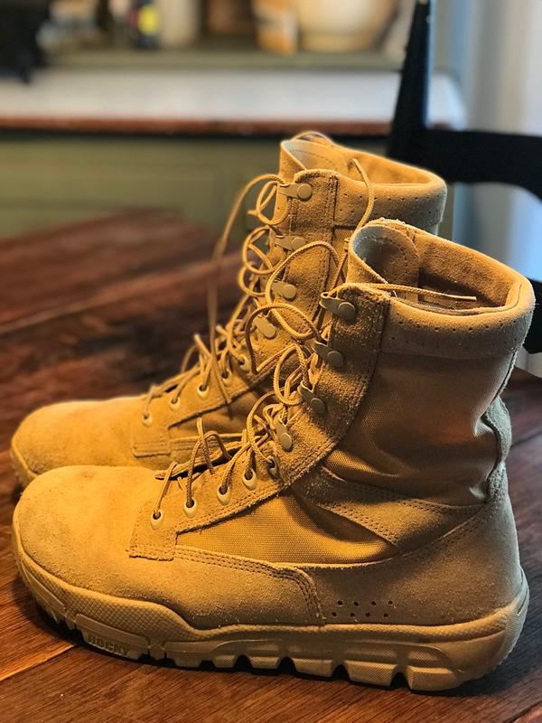 Lightest military outlet boots